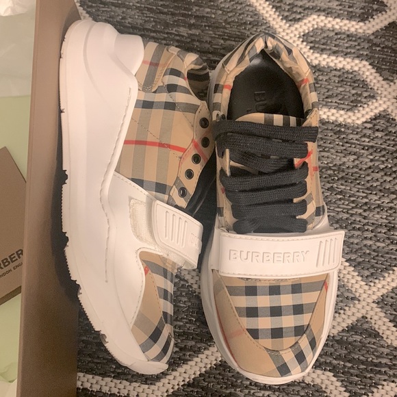 Authentic Burberry low top sneaker woman’s size 36-EUR size 6 USA - Picture 2 of 7